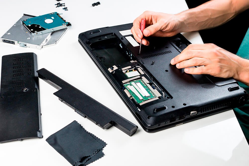 Ferramentas de manutenção e limpeza de Notebook em assistência técnica